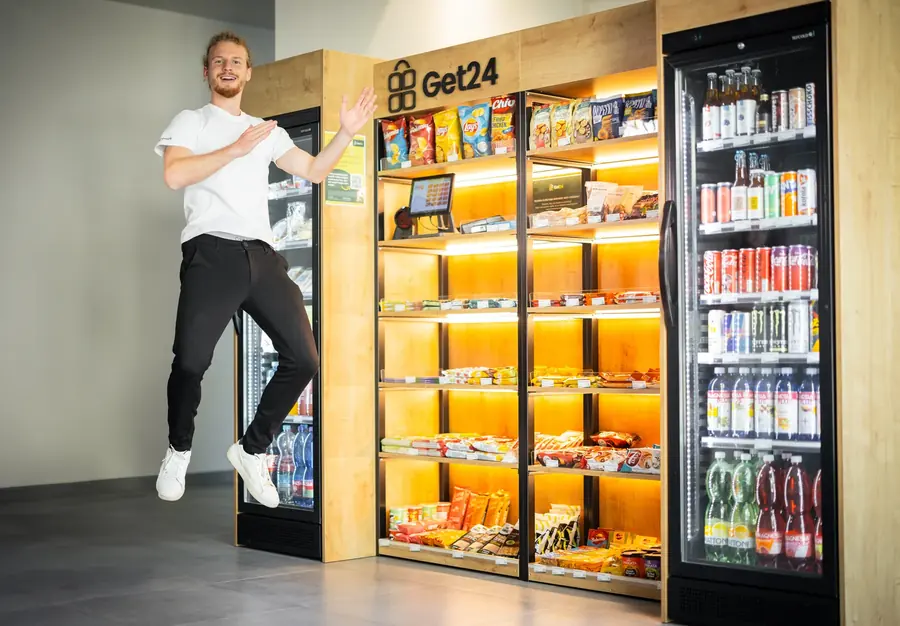 Radost z nově otevřeného micro-marketu na pracovišti